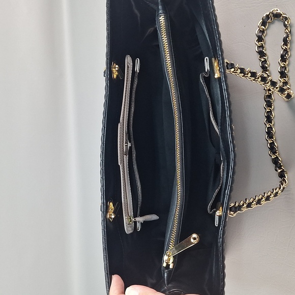 Henri Bendel No 7 Black Leather Tote Bag Quilted Vertical Chain E/W East West - Picture 11 of 16